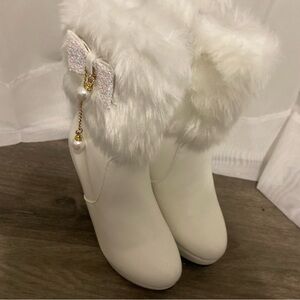 White size 5 women shoes